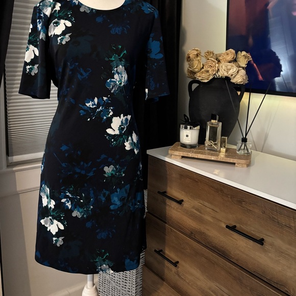 Tommy Hilfiger Dresses & Skirts - Tommy Hilfiger Navy Floral Long Sleeve Dress